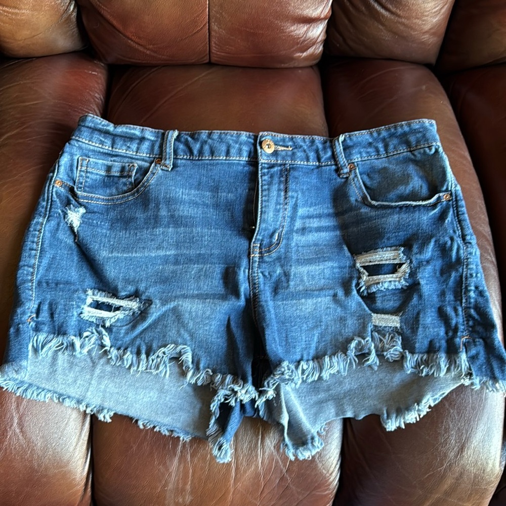 Junior’s jean shorts